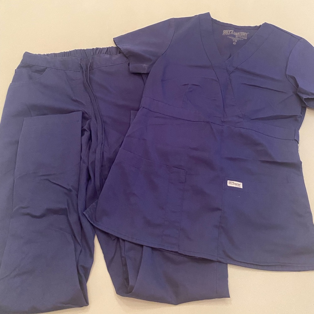 Navy blue scrubs set!